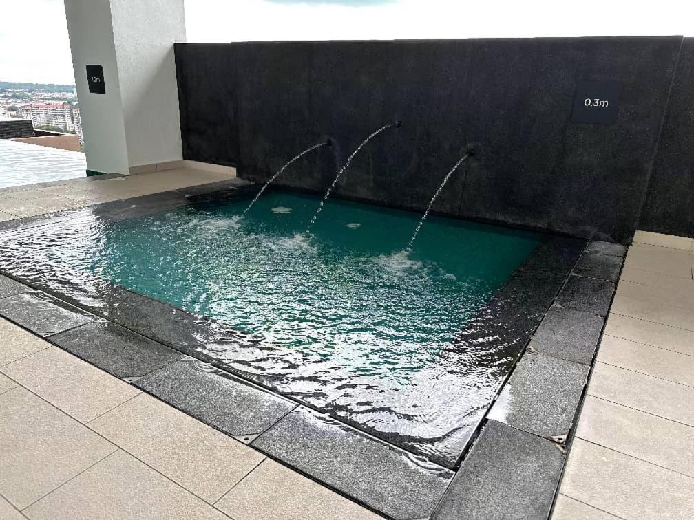 The Apple Premier Condo Three Bedroom In Melaka Exterior photo