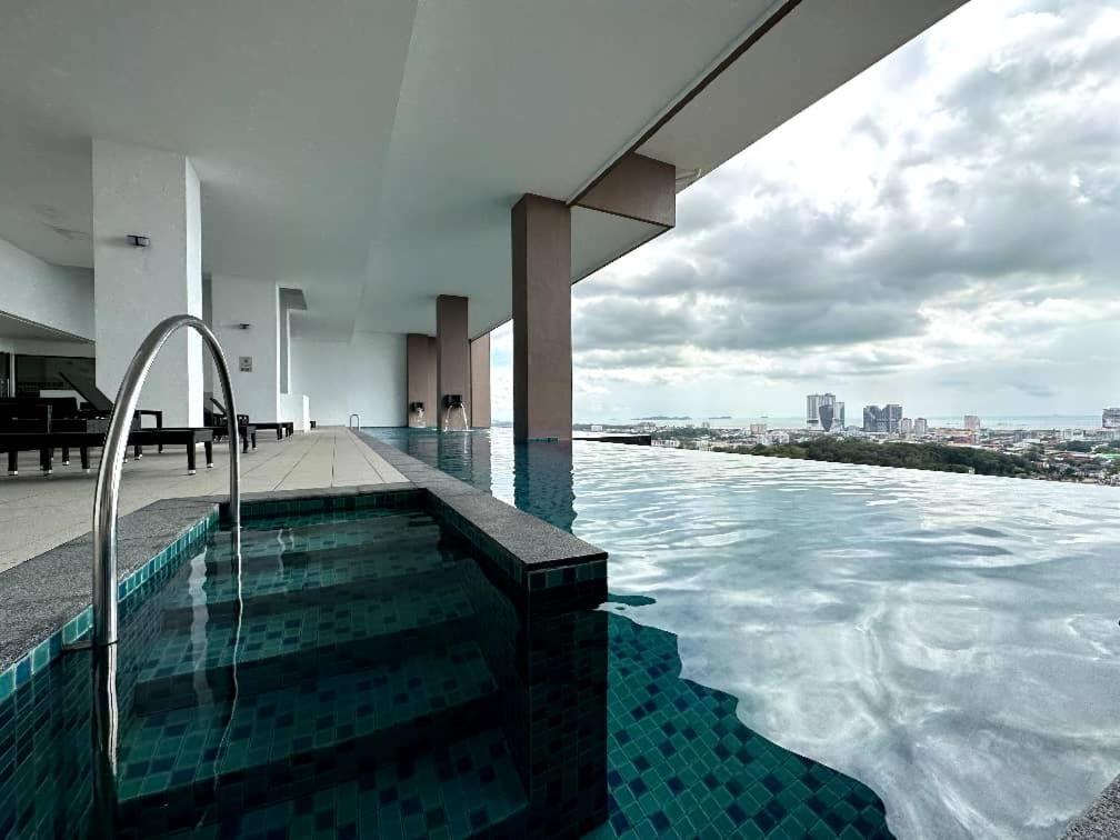 The Apple Premier Condo Three Bedroom In Melaka Exterior photo