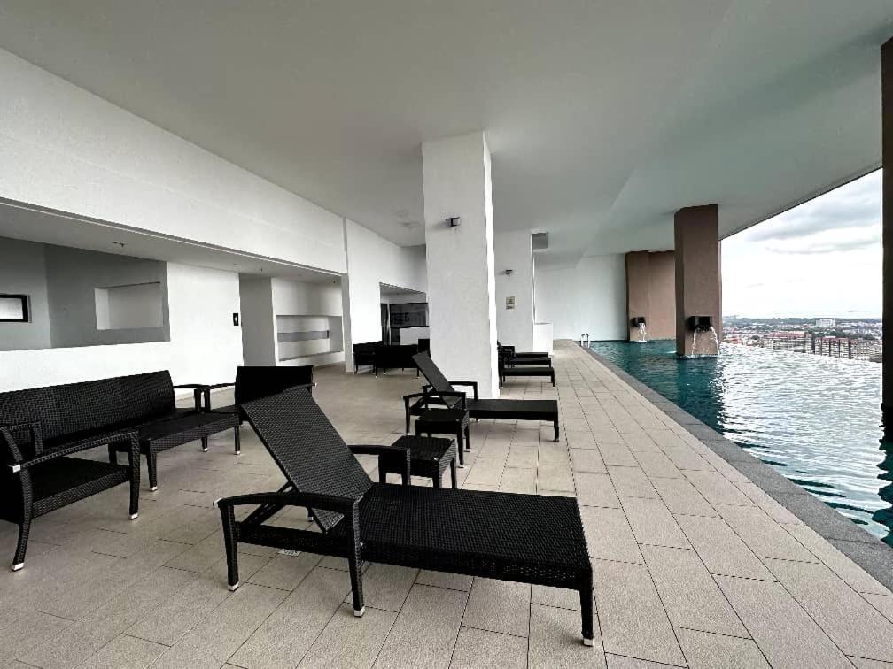 The Apple Premier Condo Three Bedroom In Melaka Exterior photo