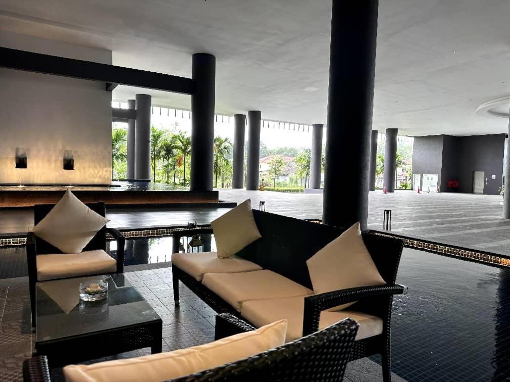 The Apple Premier Condo Three Bedroom In Melaka Exterior photo